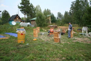 Заливка раствора бетона в опалубку